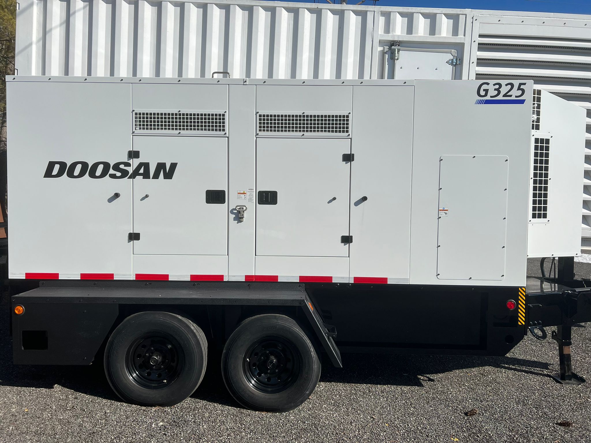 Used 260 kW Doosan G325 Portable Diesel Generator – EPA Tier 4I