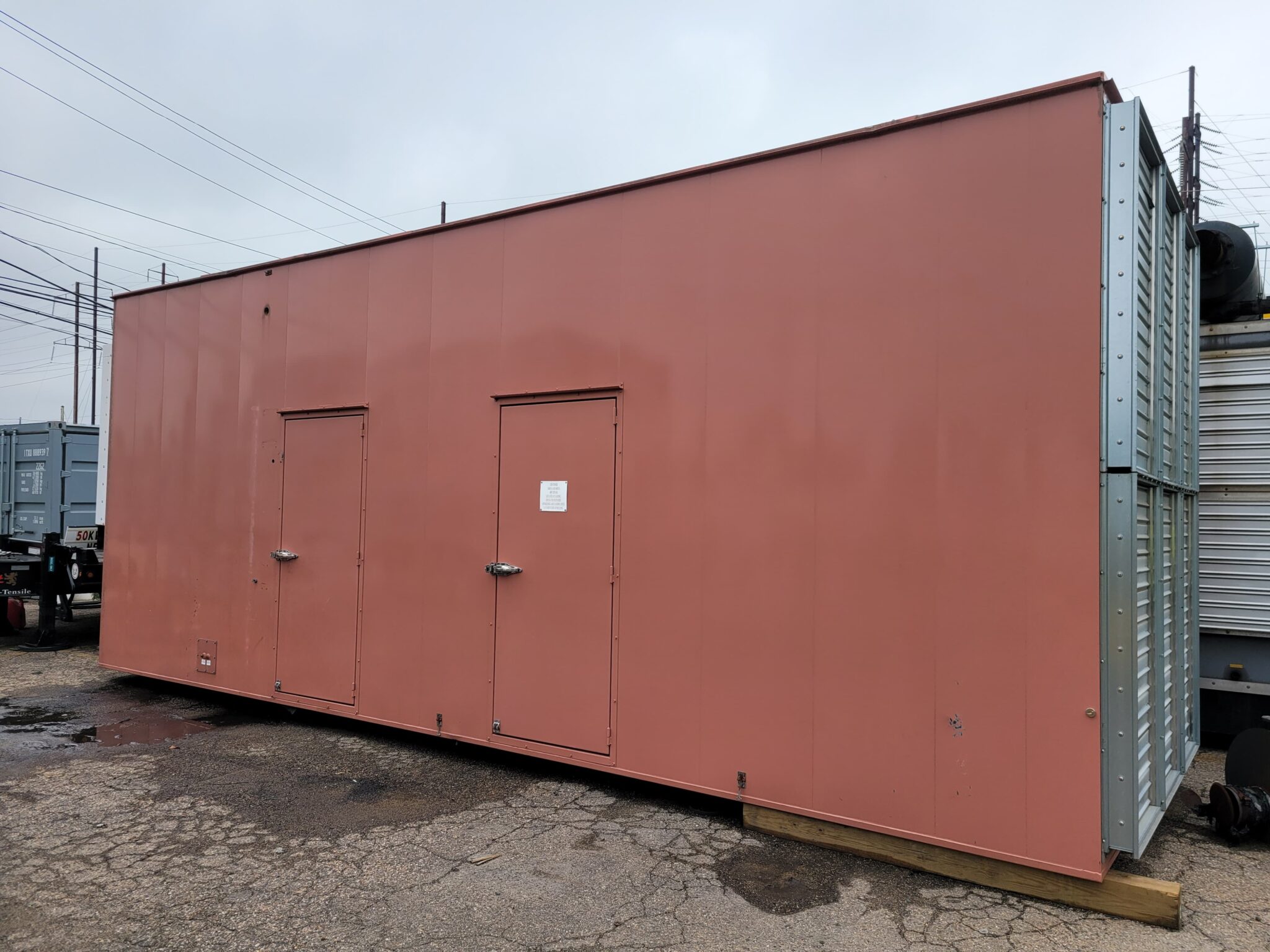 Used 750 kW Cummins 750DFHA Diesel Generator