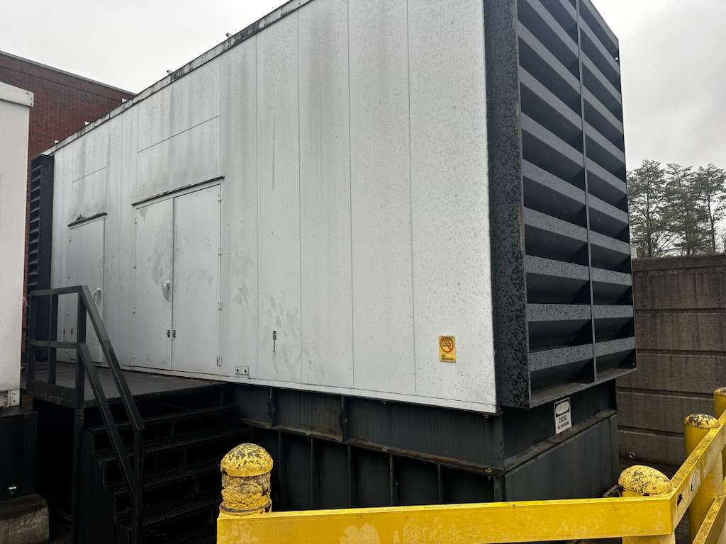Used 2000 kW CAT 3516C Diesel Generator