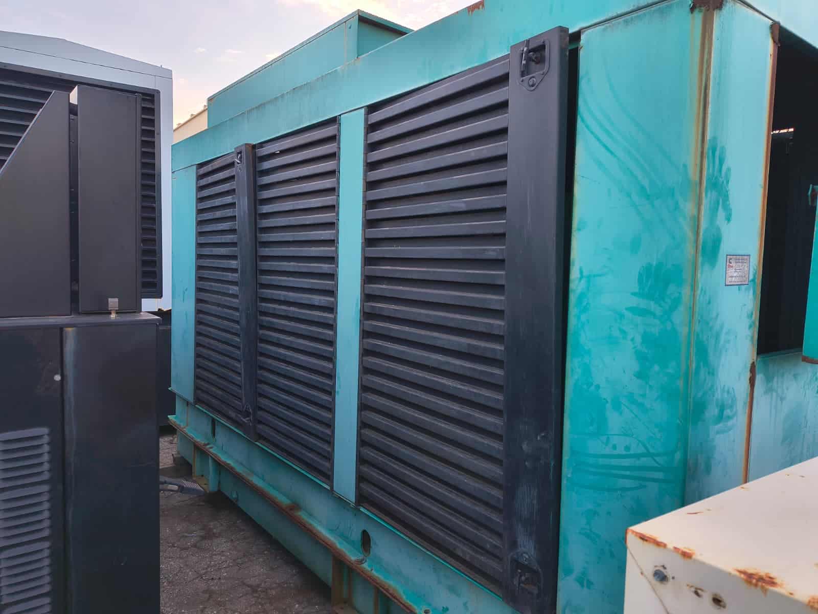 Used 350 kW Cummins KTA19-G2 Diesel Generator