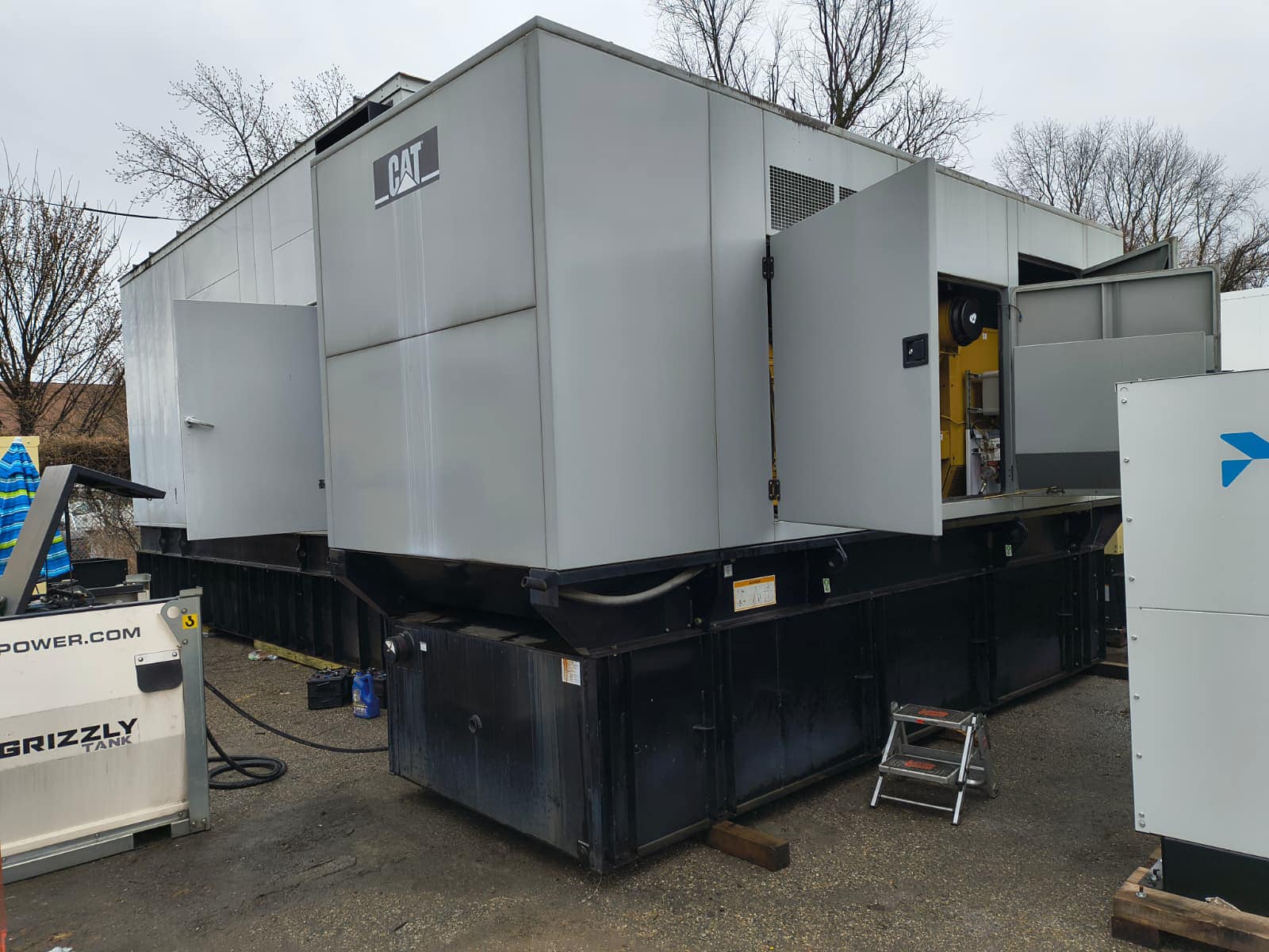 Used 600 kW CAT 3412 Diesel Generator