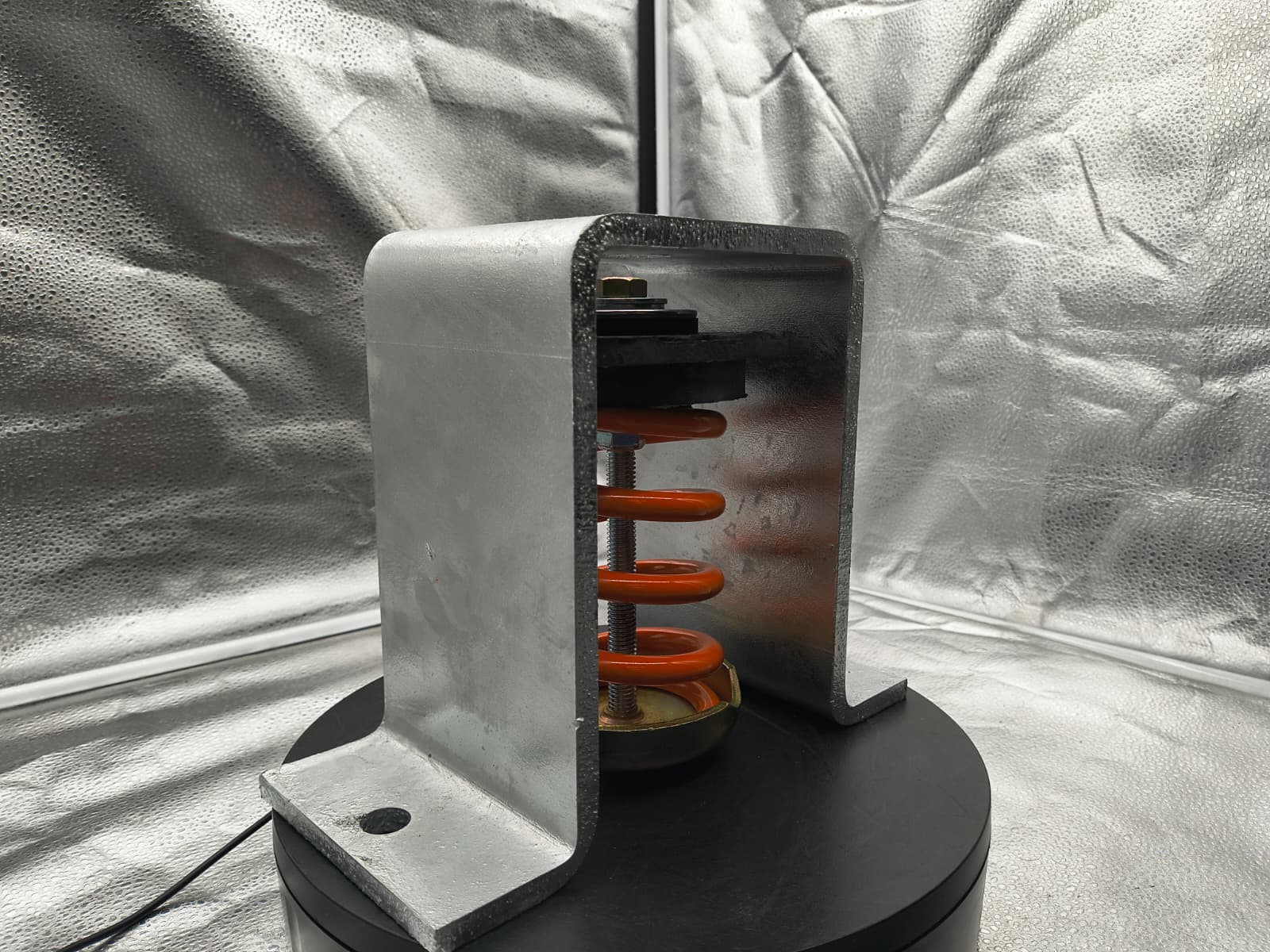 New Kinetics FHS-2/995 Seismic Control Spring Isolators (6 Available)